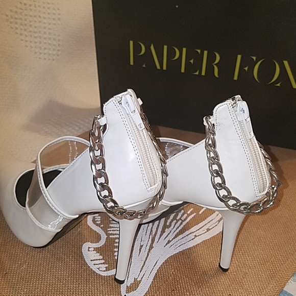 Woman's white/silver ankle-chained pumps - Picture 2 of 8